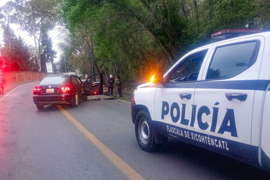 Policía y Protección Civil municipal de Tlaxcala atienden percance vial en la Loma Xicohténcatl